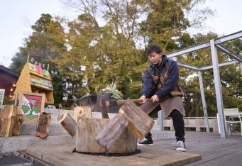 木こりさんの「薪割り体験」